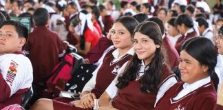 Sheinbaum destina más de medio millón de becas estudiantiles para Michoacán: SEE
