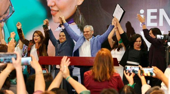 Bedolla celebra aprobación de reforma a Ley de Salud que garantiza derecho al aborto