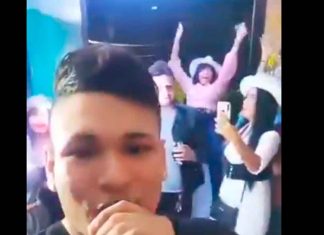 #VIDEO | Mujer disfrutaba de una fiesta y cae desde un segundo piso