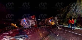 Camión pipa se accidenta en la Siglo XXI; hay un transportista sin vida