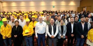 #Imágenes | Inicia Bedolla campaña contra incendios; entrega equipo a brigadistas