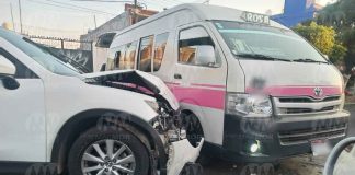 Camioneta choca contra combi en la colonia Lomas del Tecnológico, al norte de Morelia
