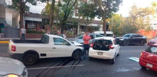 #VIDEO | Camioneta y auto chocan en el libramiento sur de Morelia