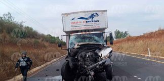 #Imágenes | Torton de mensajería choca por alcance contra camión “trocero” en la Siglo XXI