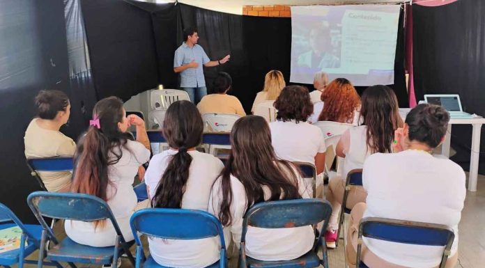 Feria de la ciencia inspira a mujeres privadas de la libertad