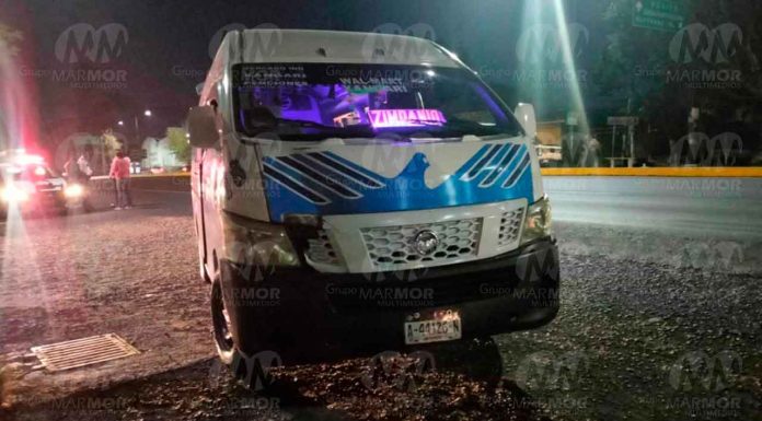 Peatón queda herido al ser atropellado por combi en Calzada La Huerta, salida a Pátzcuaro