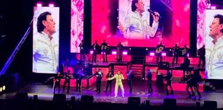 #VIDEO | Fanática le lanza su ropa interior a “Pedrito” Fernández durante concierto