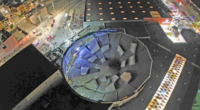 #VIDEOS | Así fue el momento exacto en que techo de plaza comercial colapsó; al menos 6 fallecidos