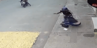 #VIDEO | Delincuentes golpean a una mujer para robarle su bolso
