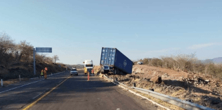 Trabajador de la autopista Siglo XXI es atropellado por un tráiler