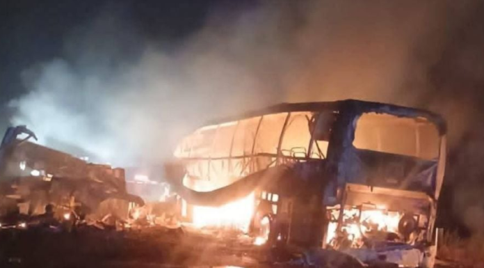 #VIDEO | Se registra choque entre autobús y tráiler en Quintana Roo; hay solo 10 sobrevivientes