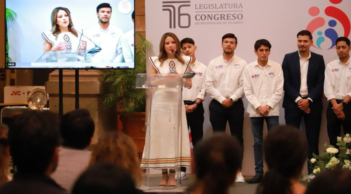 Congreso del Estado reconoce a Paola Delgadillo por Centros Spot