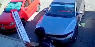 #VIDEO | #México: Hombre le pide a su vecino un poco de agua y aprovecha el descuido para robarle su escalera