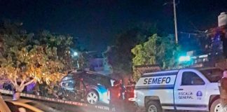 Hombre pierde la vida al caer con su camioneta a canal de aguas, en Lázaro Cárdenas