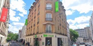 Joven de 18 años lanza a su bebé recién nacido desde el segundo piso de un hotel