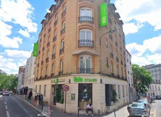 Joven de 18 años lanza a su bebé recién nacido desde el segundo piso de un hotel