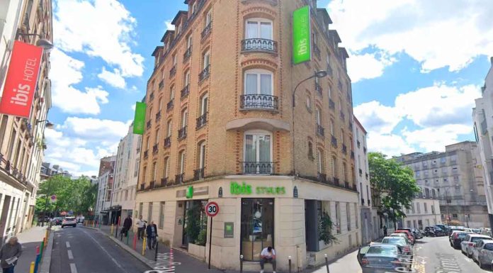 Joven de 18 años lanza a su bebé recién nacido desde el segundo piso de un hotel