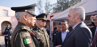 #Imágenes | Asiste Bedolla a toma de protesta de nuevo comandante de la 21 Zona Militar