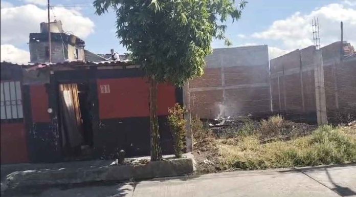 #VIDEO | Incendio en la colonia Unidos Santa Cruz deja un herido y daños materiales #Morelia