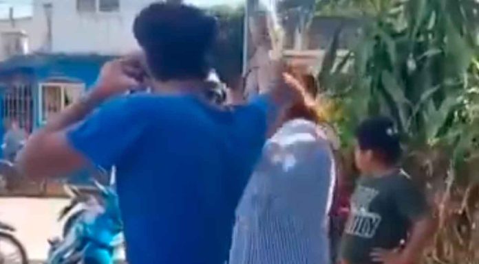 #VIDEO | #EnMéxico: Joven golpea a su madre por regañarlo tras chocar