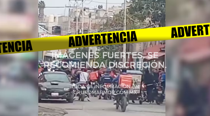 #Video #ImágenesFuertes | Repartidores intentan linchar a dos ladrones, que robaron la moto de unos de ellos #México