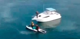 #VIDEO | #EnMéxico: Así rescataron a un hombre atrapado en una embarcación en medio del mar