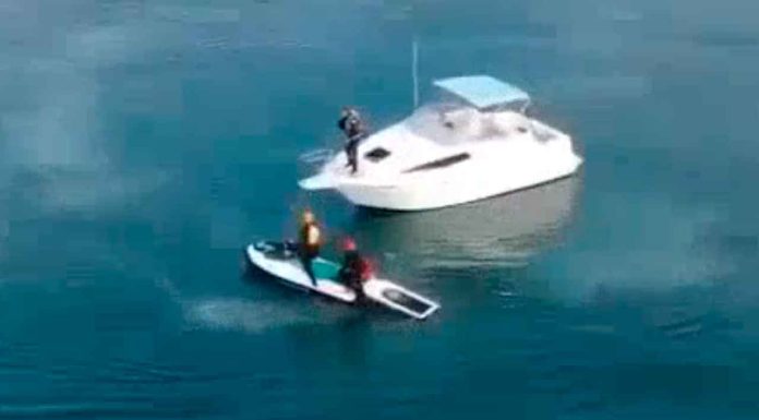 #VIDEO | #EnMéxico: Así rescataron a un hombre atrapado en una embarcación en medio del mar