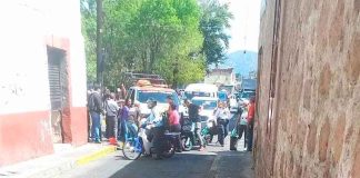 #VIDEOS | Policías municipales y comerciantes ambulantes protagonizan conato de pleito en el Centro Histórico de Morelia