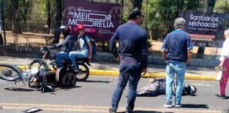 Motociclista sufre accidente en Calzada Ventura Puente, al sur de Morelia