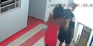 #VIDEO | Joven empuja a abuelito por las escaleras para robarle, pero muere en su huida