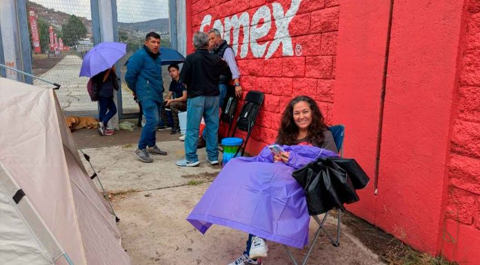 #Imágenes | En espera del Concierto de Chayanne, arriban los primeros morelianos a las afueras del Estadio Morelos