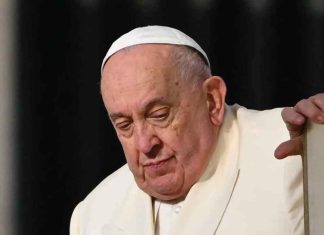 El papa Francisco sufre crisis respiratoria, su estado sigue grave y en evaluación #Internacional