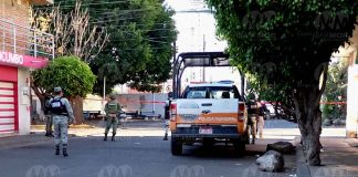 Localizan dos ejecutados, con narcomensaje en plaza de Zamora