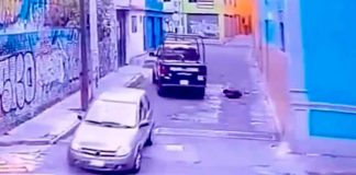 #VIDEO | Patrulla atropella a indigente y se va sin auxiliarlo #Edomex