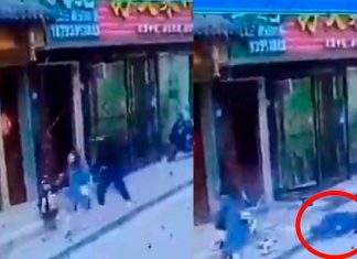 #VIDEO | Poste de luz aplastó a un hombre mientras caminaba con su familia #Internacional