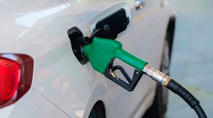 Gobierno Federal logra acuerdo para fijar el costo máximo de la gasolina en $24, entra en vigor el próximo lunes