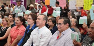 Entregan visas a más de 40 adultos mayores del Bajío