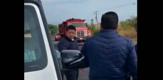 #VIDEO | Elemento de Seguridad Vial en Acuitzio, despoja de su celular a conductor tras una “revisión de rutina”