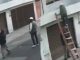 #VIDEO | Hombres roban domicilio usando una escalera a plena luz del día #Morelia