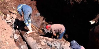 Carlos Soto supervisó reparación de fuga en línea de conducción de agua potable