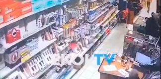 #Video // Hombre mata a tres compañeros de trabajo de su novia por supuesto acoso en farmacia
