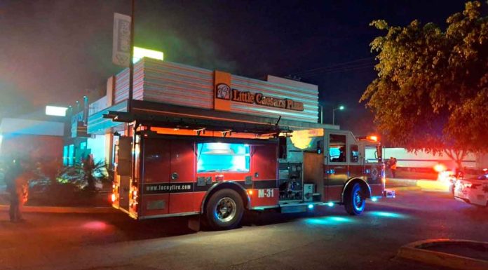 Tras aparente robo, se registra conato de incendio en una pizzería, en la plaza 500