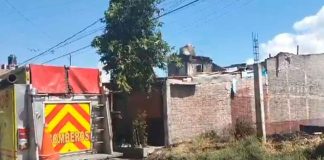 #Video // Incendio de cuarto de madera afecta hogar aledaño en la colonia Unidos Santa Cruz, Morelia