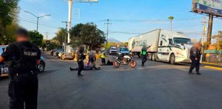 Dos jovencitas y dos policías heridos tras choque de motos en Jacona