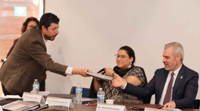 Destaca Bedolla en la UNAM aportación de comunidades indígenas en reforma a la ley federal