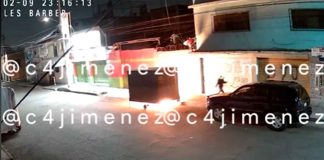 #Video // Mujer incendia barbería de su exnovio por despecho; video capta el acto
