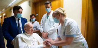 #Video #AlMomento | El Vaticano confirma que el papa Francisco tiene neumonía bilateral