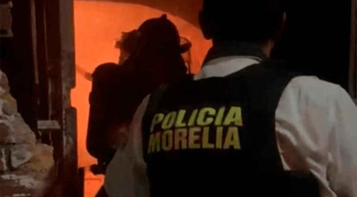 Familia resulta intoxicada por humo al incendiarse un domicilio en Morelia