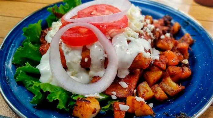 Déjate conquistar por el sabor de las enchiladas placeras de Michoacán