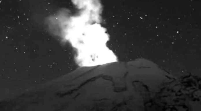 #Video // Volcán Popocatépetl registra fuerte explosión la madrugada de este miércoles